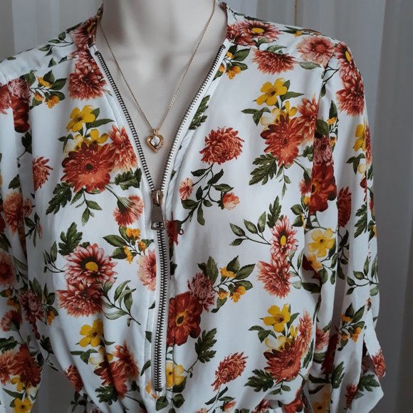 WOMEN'S FLORAL BLOUSE / SIZE SMALL / BRAND rue 21 - Picture 4 of 8